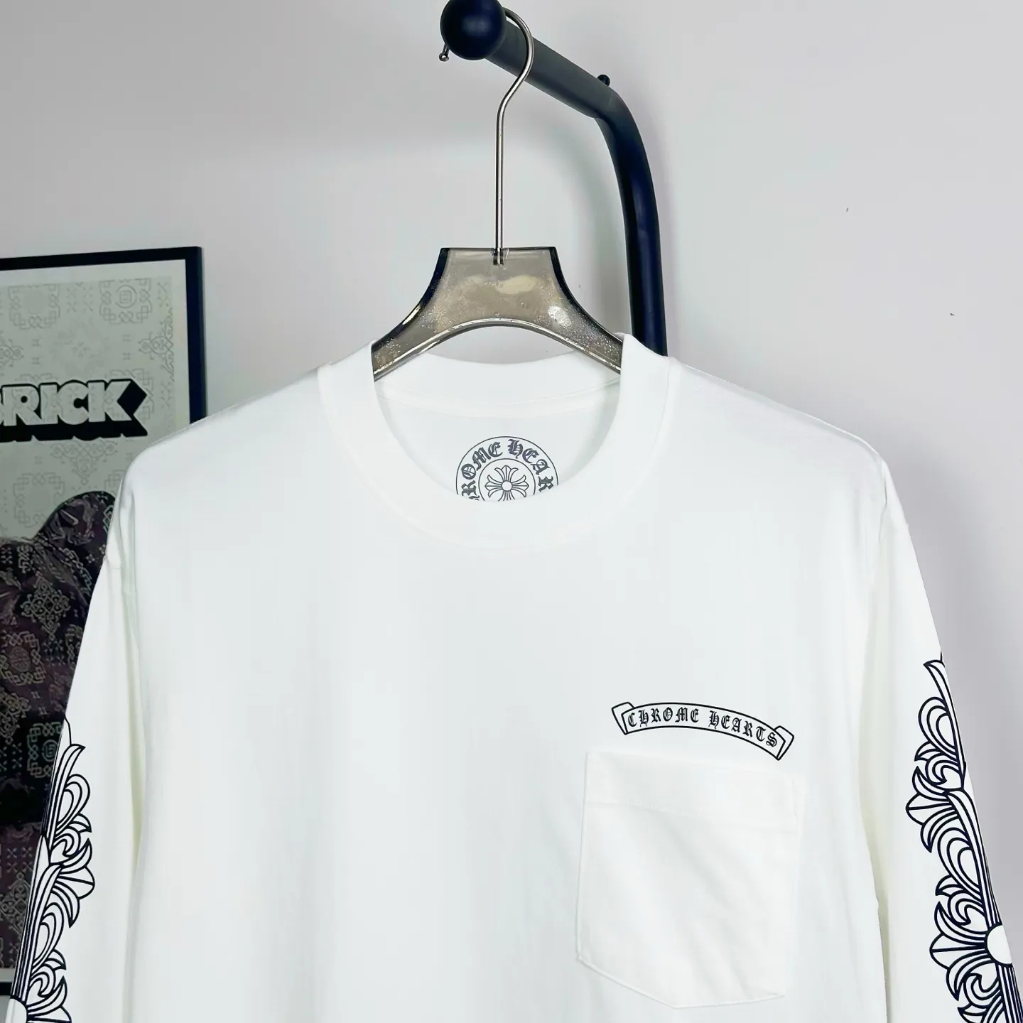 ：BB 37 𝑪𝒉𝒓𝒐𝒎𝒆 𝑯𝒆𝒂𝒓𝒕𝒔 Same Style Versatile t 1:1 ➕ ➕Yuan ➕logo g ， ， ，Breathable 。 ， ， 。 ， ， 。 ， ， ， ， ， ， ， 。 T ， ， ， ， Same Style。 ， ， 。 ：White Black Size：S-XL
